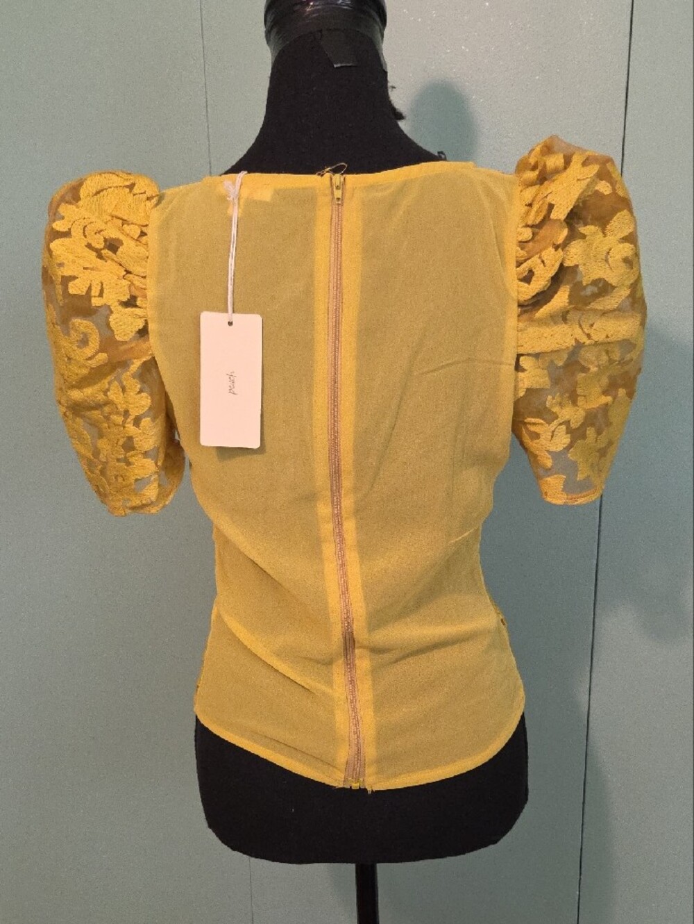 Nwt Peach Mustard Yellow Lace Puff Sleeve V-Neck Top Sheer Size Medium - Picture 4 of 7